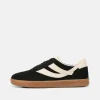 Oasis Leather Sneaker